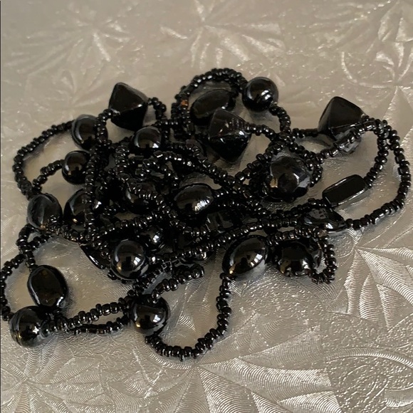 Necklace long patterns of black beads varied size - Picture 5 of 10